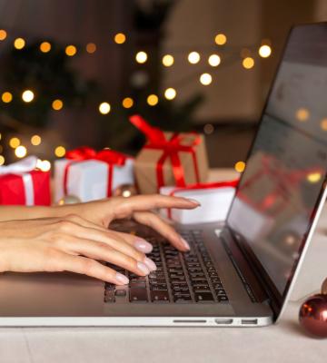 Woman shopping on computer.